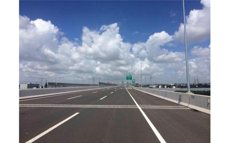 溶劑普通型標(biāo)線(xiàn)施工